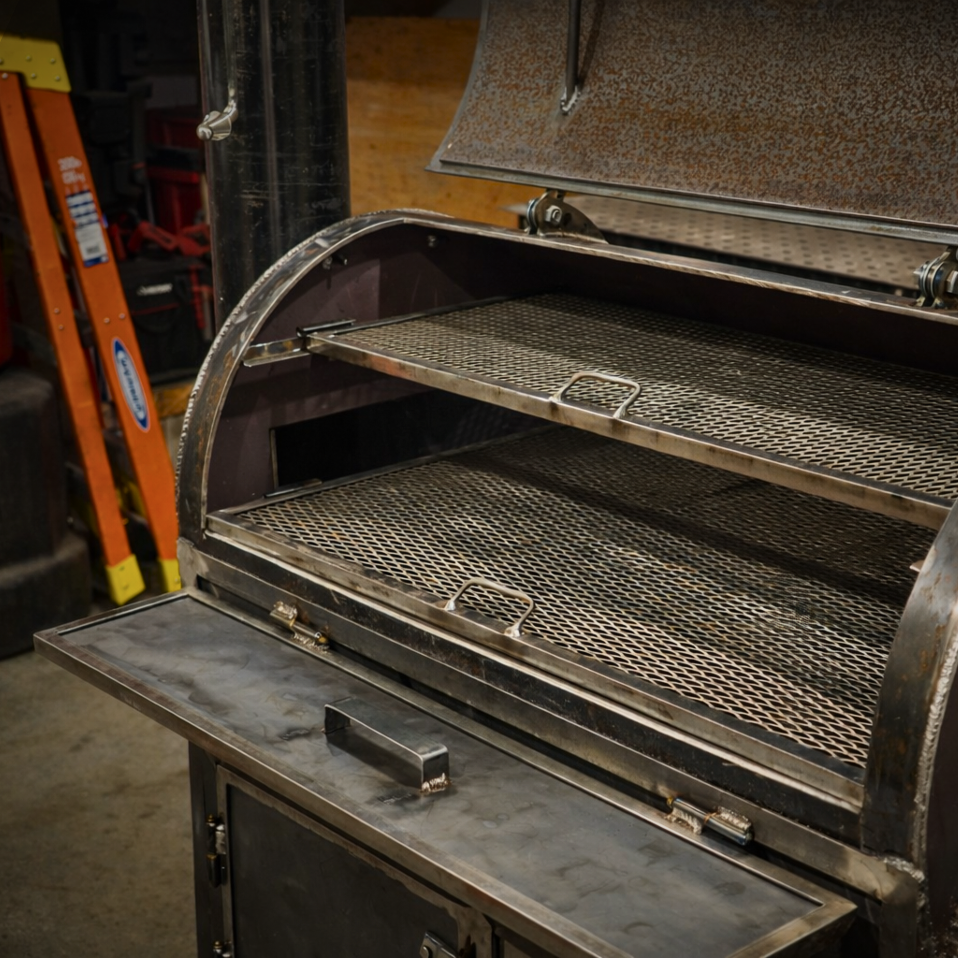 Heavy-duty expanded steel cooking grates inside the 80-Gallon King offset smoker cooking chamber